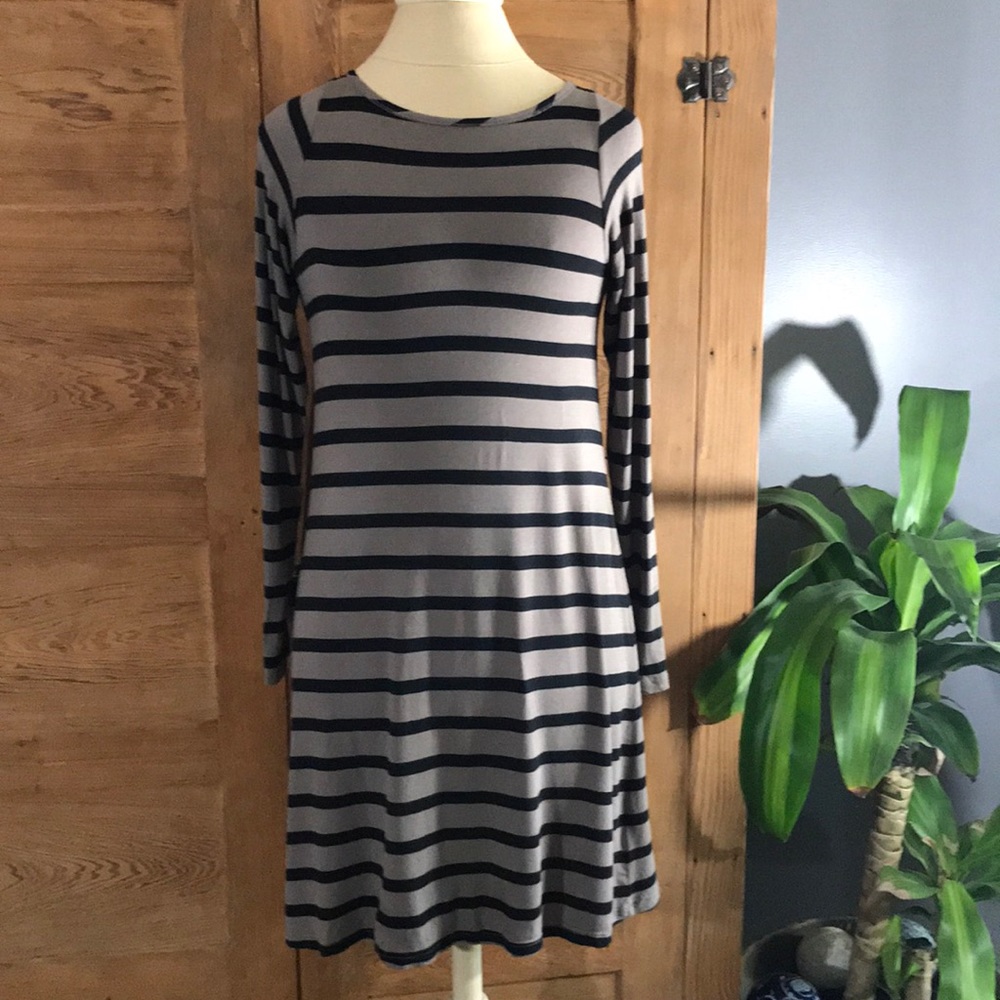 YALA black and mocha stripped dress. Sz XS